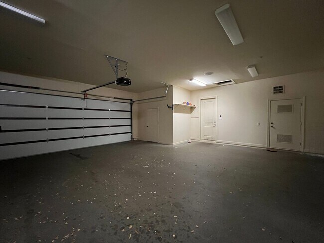 Building Photo - Brown Rd 3702 E