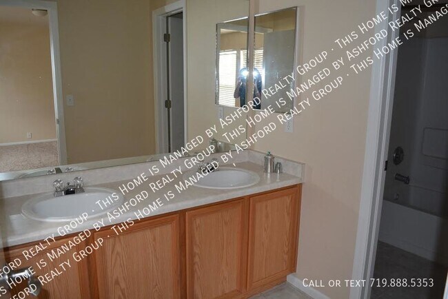 Building Photo - 5937 Ensemble Heights