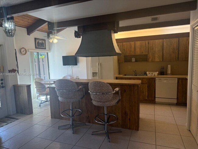 Building Photo - 412 Briarwood Cir