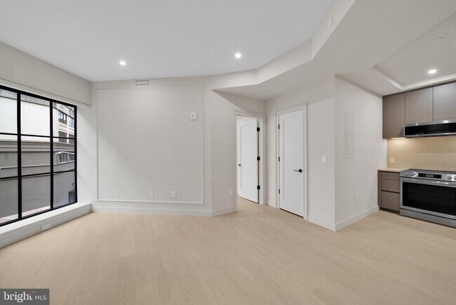 Building Photo - 2121 Ward Pl NW