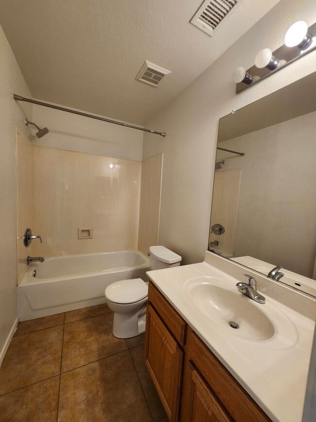 Building Photo - Beautiful Mountain Views! 3bedrom 2 bath