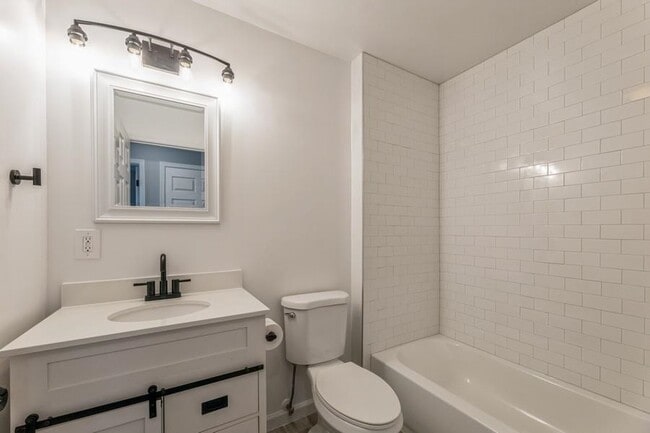 Building Photo - 260 Randolph Ave