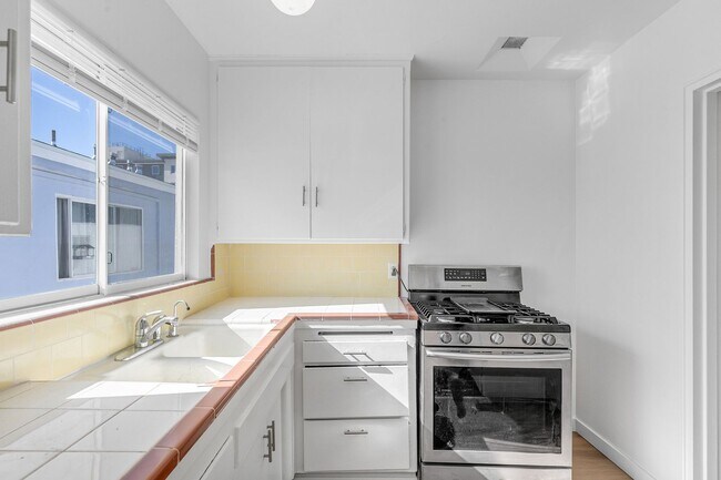 Building Photo - 6120 Radford Ave