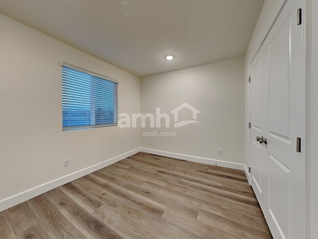 Building Photo - 8876 Dwarf Chin Ave