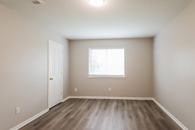 Building Photo - 2842 Fox Ravine Dr