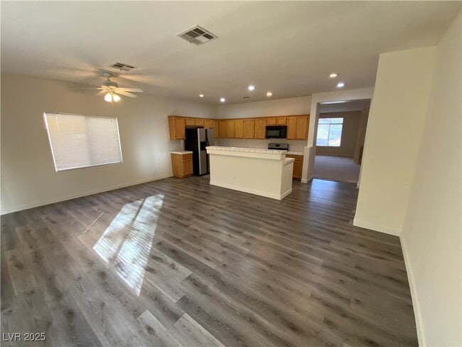 Building Photo - 330 John Henry Dr