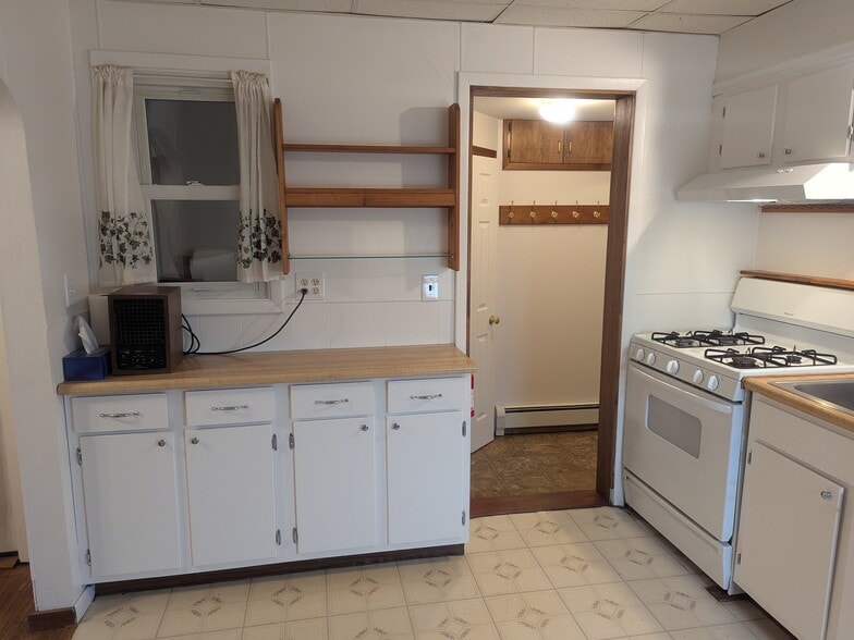 kitchen - 8 Charles Ave