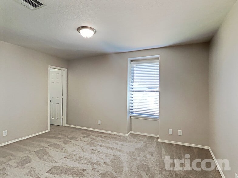 Building Photo - 320 Apricot Dr