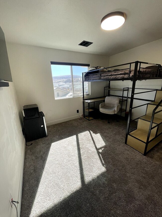 Building Photo - 543 Stewart Crk Cv