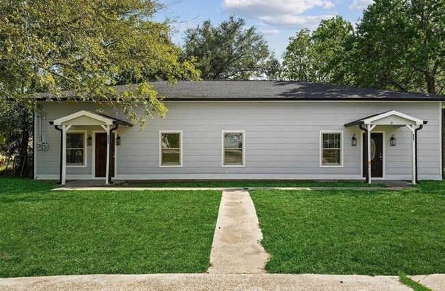 Primary Photo - 808 Beaumont St