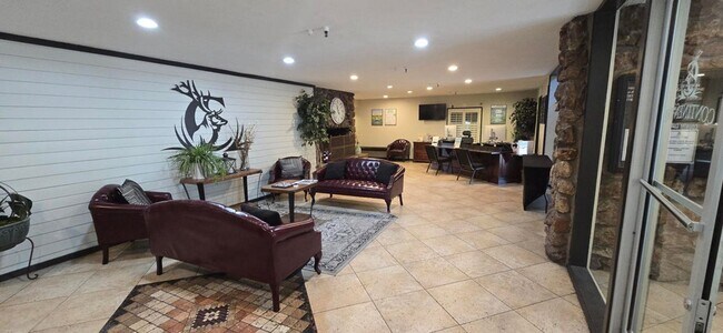 Building Photo - 2831 N Walnut Hills Dr