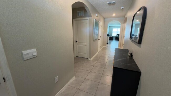 Building Photo - 1583 Barberry Dr