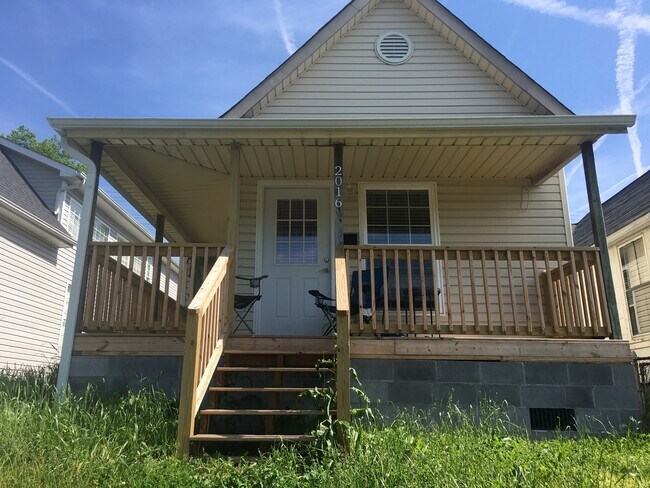 Primary Photo - 2016 Forest Ave