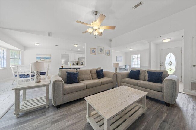 Building Photo - 406 Shorewood Cir