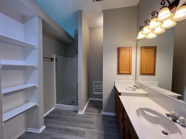 Building Photo - 217 Willowlake Dr