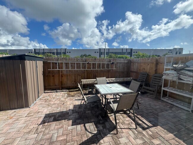 Building Photo - 5937 SW 36th Ct