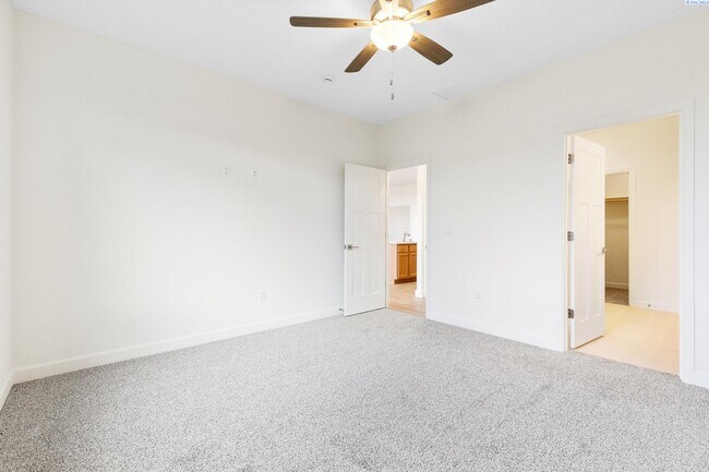 Building Photo - Beautiful brand new rental