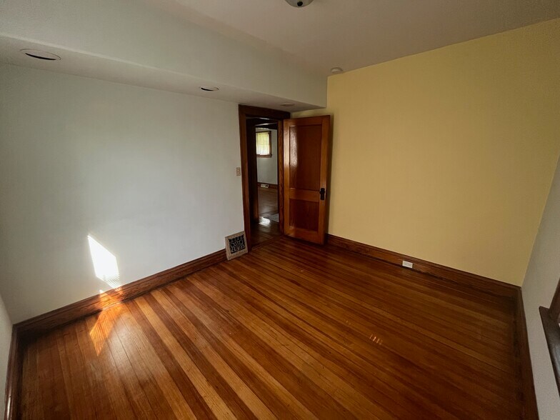 Building Photo - 2733 Elm St