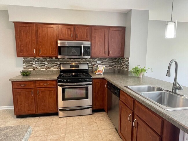 Building Photo - 868 Brompton Ct