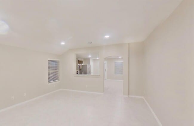 Building Photo - MOVE IN READY