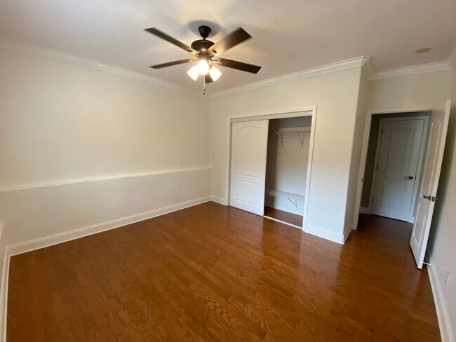 Building Photo - 170 S Willow Brook Dr