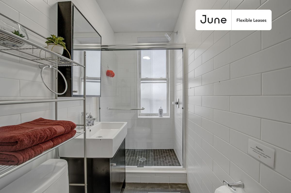 Building Photo - Chic ROOM at The Woodbine House