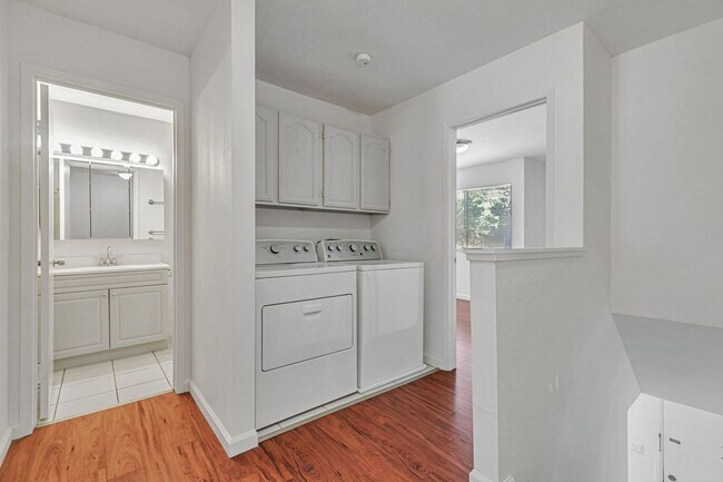 Building Photo - 2BR 1.5BA Condo For Rent – Prime Central F...