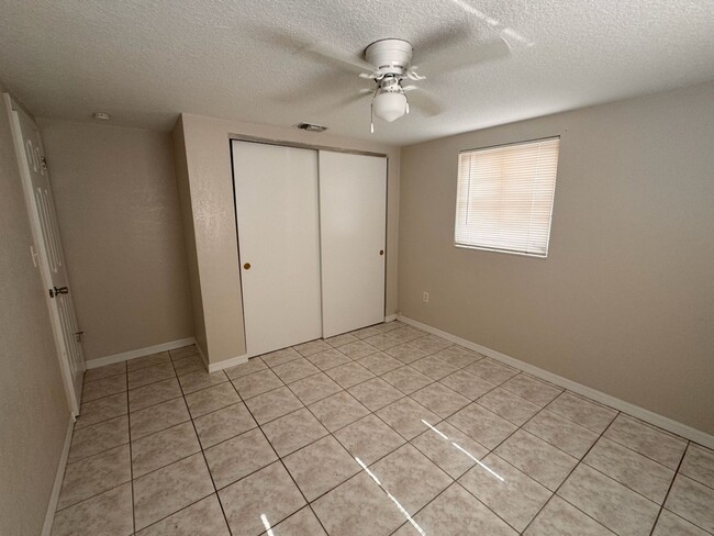 Building Photo - 2 Bedroom 1.5 Bath Clean & Cozy Home for Rent