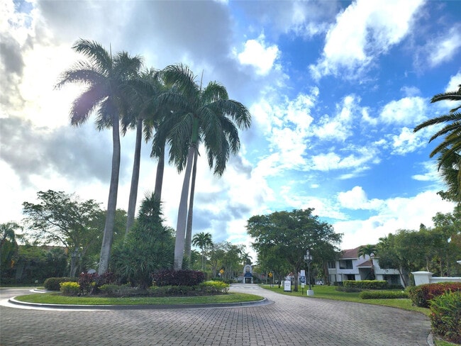 Building Photo - 651 Lyons Rd