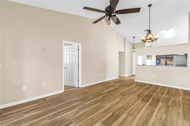 Building Photo - 8415 Gardens Cir