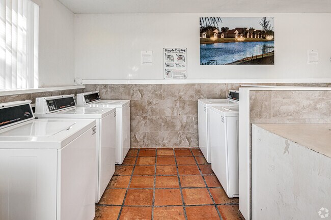 Building Photo - 206 Benoist Farms Rd