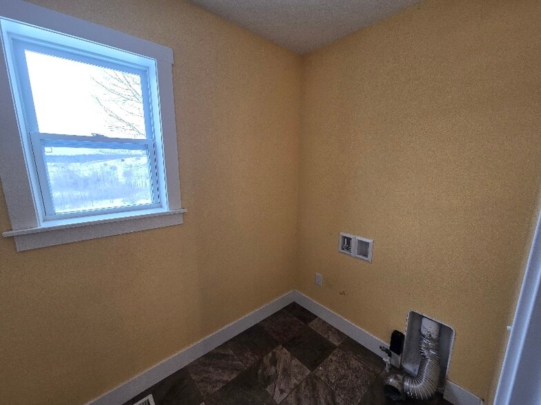 Building Photo - 717 Wild Flower Dr