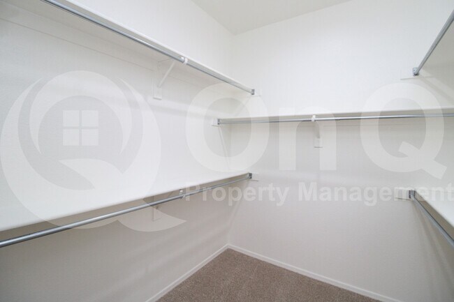 Building Photo - 9634 E Rocky Lake Dr