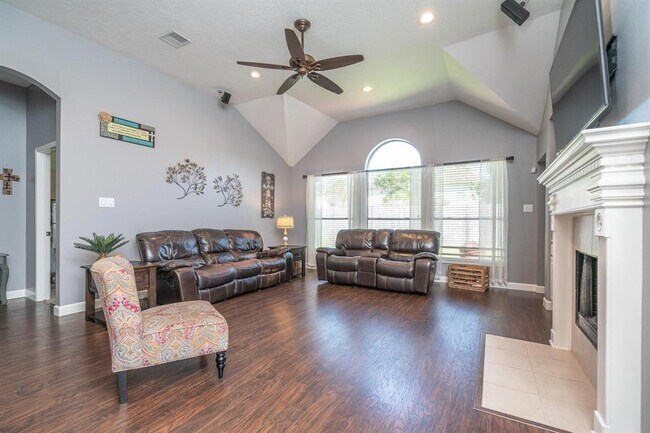 Building Photo - 3208 Ivory Pointe Dr