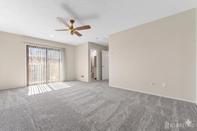 Building Photo - 496 Westgate Dr