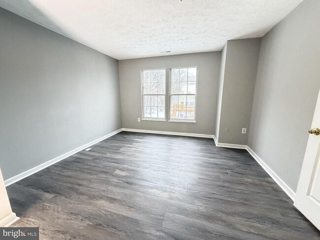 Building Photo - 8624 Mayaone St