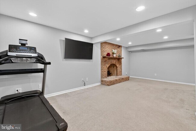 Building Photo - 11922 Holly Spring Dr