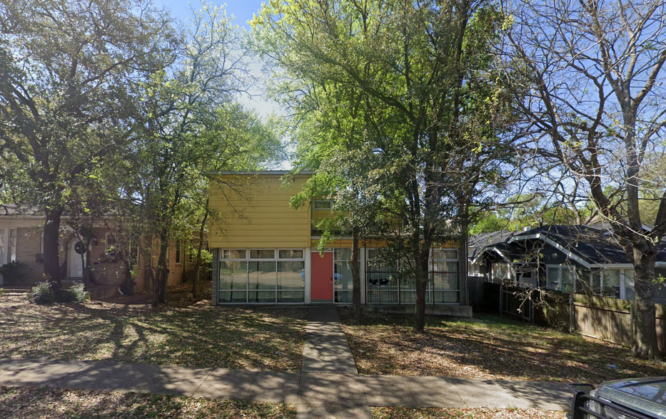 Primary Photo - 1103 W 22nd 1/2 St