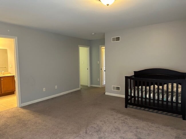 Building Photo - 1841 Vista Dr