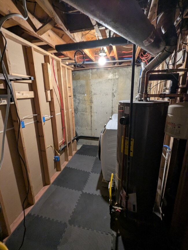 Building Photo - 7070 Beacon Way