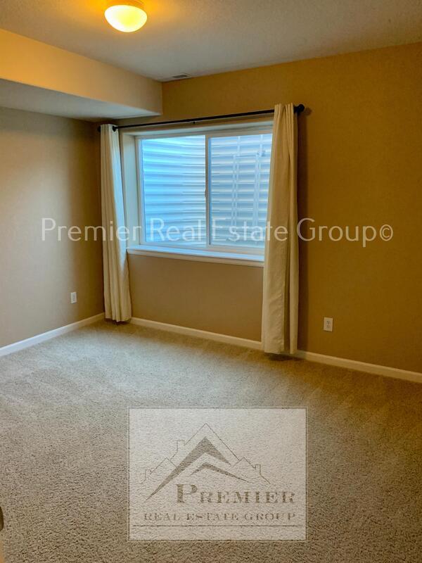 Building Photo - 5984 Revelstoke Dr