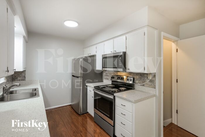 Building Photo - 7625 NW Milrey Dr