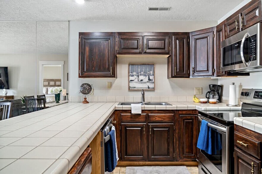 Building Photo - 1845 W Canyon View Dr