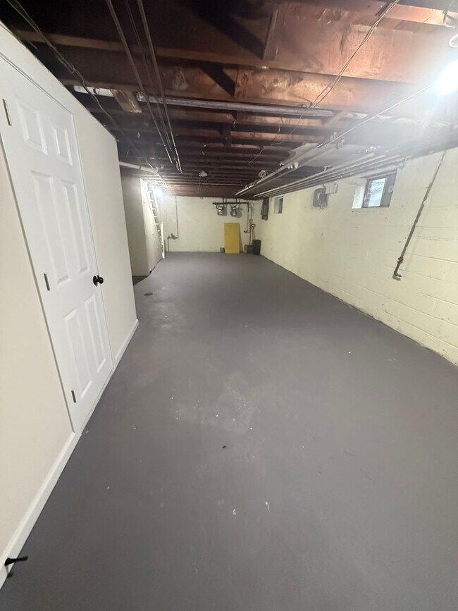 Building Photo - 1113 Faunce St
