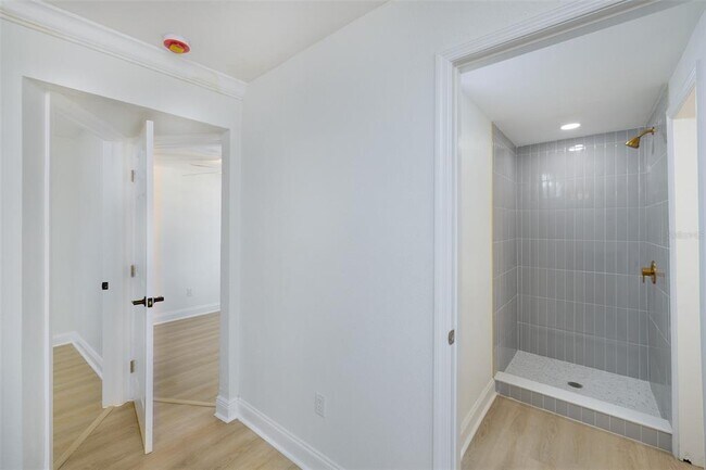 Building Photo - 618 7th Ave N