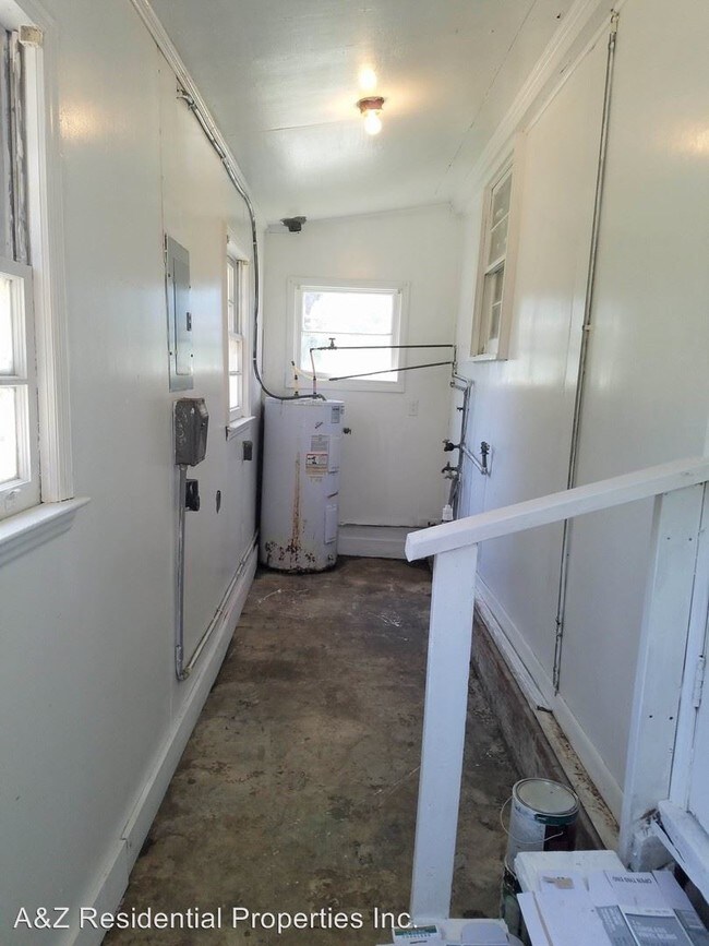 Building Photo - 3 br, 2 bath House - 419 E. Gay Street