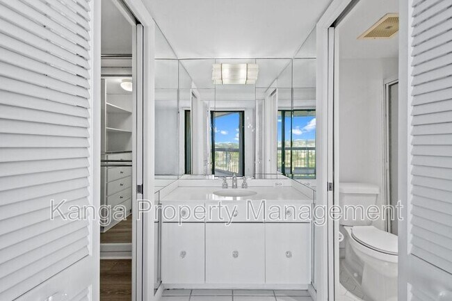 Building Photo - 2425 Presidential Way