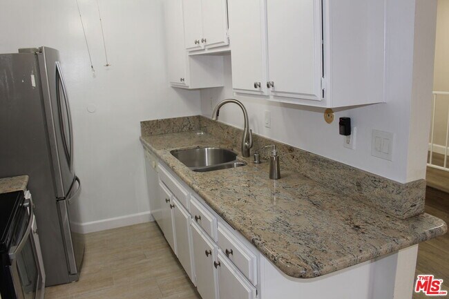 Building Photo - 1515 S Beverly Dr