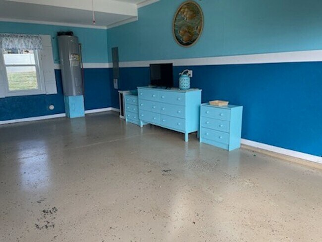 Building Photo - Studio Apartment located in the heart of M...