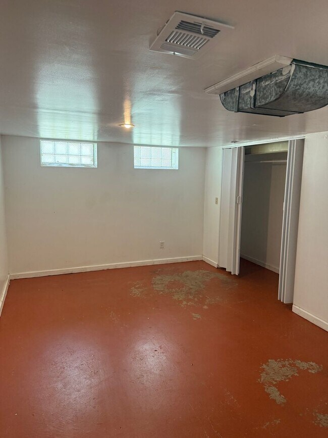 Building Photo - Move-In Ready 2-bedroom, 2-bathroom Home n...